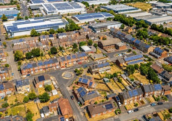 Sustainability-in-Tech : Solar Sets New UK Record