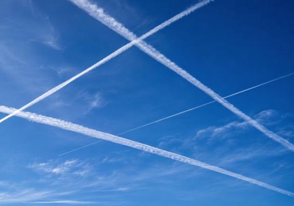 Sustainability-In-Tech : How AI Could Help Planes Avoid Warming Contrails